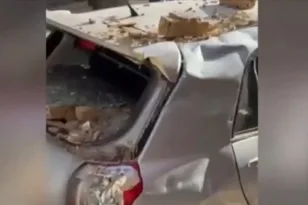 Νέος Κόσμος: Μπαλκόνι κατέρρευσε και καταπλάκωσε σταθμευμένο αυτοκίνητο ΒΙΝΤΕΟ