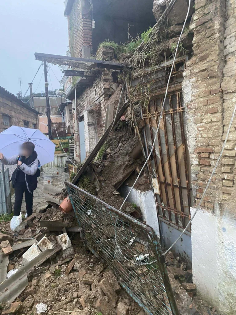 Πάτρα: Η κατάρρευση οικίας στο Κάστρο που γεννά ερωτηματικά