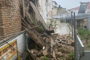 Πάτρα: Η κατάρρευση οικίας στο Κάστρο που γεννά ερωτηματικά