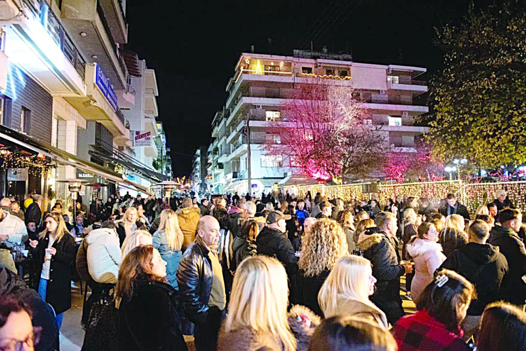 Εκανε το Αίγιο να ξαναβγεί μαζικά στους δρόμους ο Γιώργος Φραγκονικολόπουλος Εκανε το Αίγιο να ξαναβγεί μαζικά στους δρόμους ο Γιώργος Φραγκονικολόπουλος