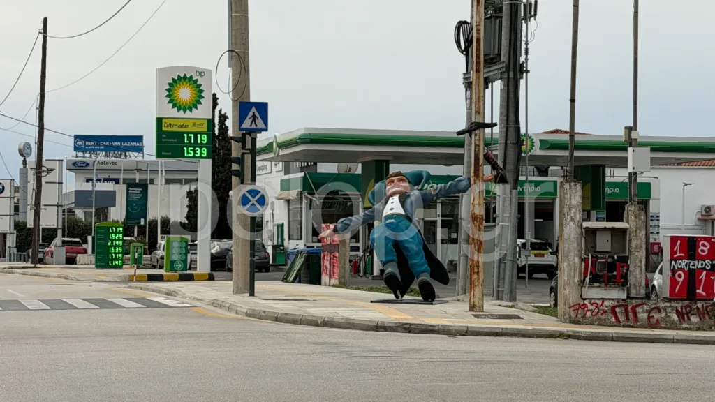 Μανιασμένοι άνεμοι «παραλύουν» τις θαλάσσιες μεταφορές σε Πάτρα, Ρίο και Κυλλήνη ΦΩΤΟ ΒΙΝΤΕΟ