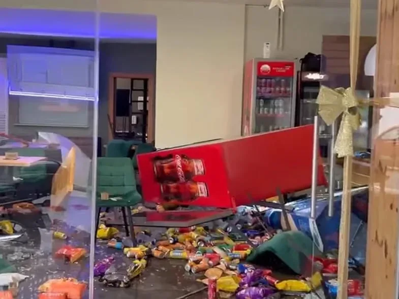 Πάτρα - Προσφυγικά: Επεισόδια και εκτεταμένες φθορές μετά τον θάνατο του 30χρονου Κώστα ΦΩΤΟ