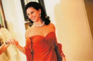 Οι δυνατότερες και πλουσιότερες χήρες του κόσμου! Από την Ελληνίδα τραπεζίτρια Βίκυ Σάφρα στις πρώην Μπέζος και Γκέιτς