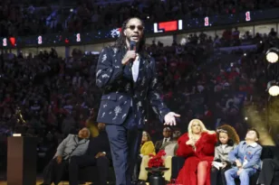 Συγκίνηση στο Σικάγο: Οι Μπουλς απέσυραν τη φανέλα του Ντέρικ Ρόουζ