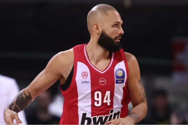 Ο Εβάν Φουρνιέ του Ολυμπιακού ψάχνει τρίγωνα Πανοράματος στην Αθήνα