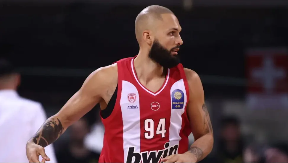 Ο Εβάν Φουρνιέ του Ολυμπιακού ψάχνει τρίγωνα Πανοράματος στην Αθήνα