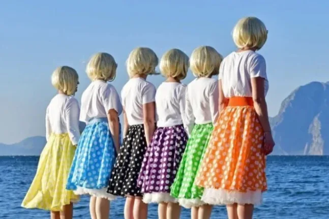 Κυκλοφόρησε το νέο σποτ της παράστασης «Μερικοί το προτιμούν… Ξανθό» από τις ΣΦήγκΕΣ