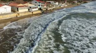 Η κακοκαιρία, κυριολεκτικά, εξαφανίζει τη Σπιάτζα! ΒΙΝΤΕΟ