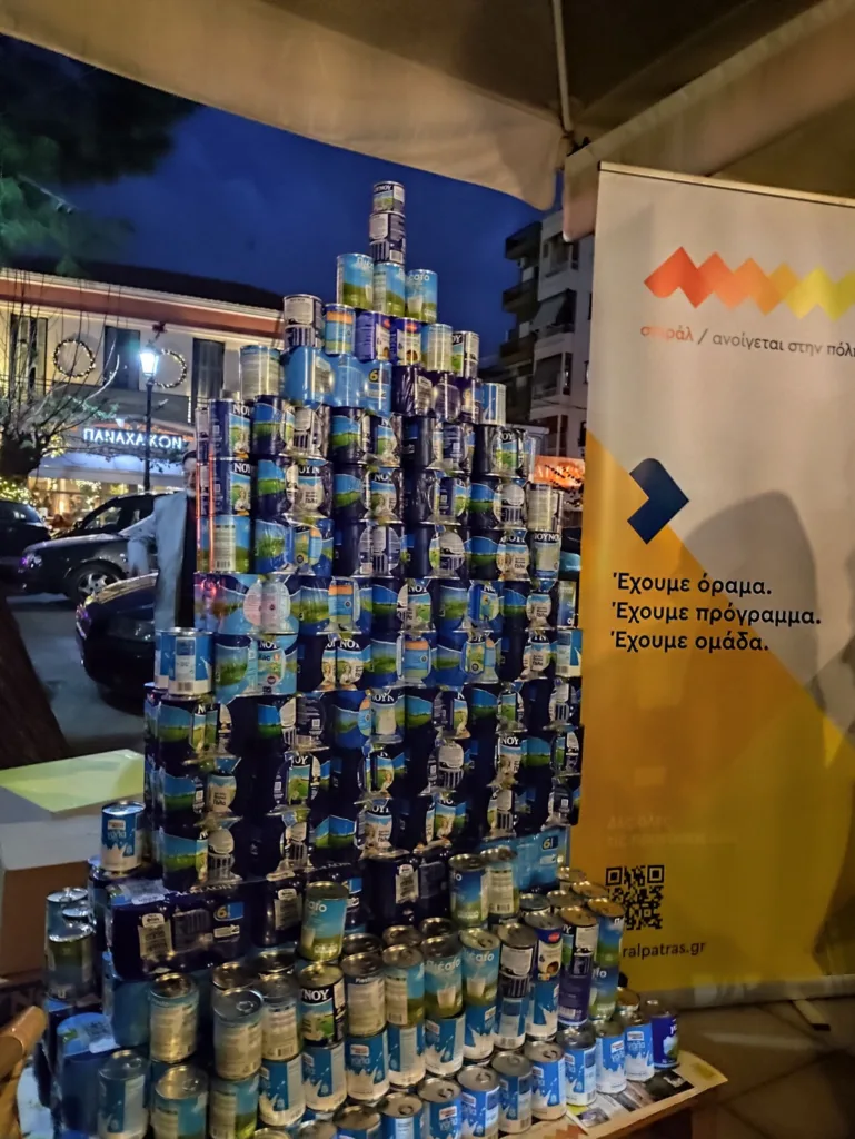 σπιράλ: Στήνει και φέτος «το δέντρο με το γάλα» σπιράλ: Στήνει και φέτος «το δέντρο με το γάλα»