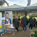 Πάτρα: Το σπιράλ έστησε και φέτος «το δέντρο με το γάλα» ΦΩΤΟ