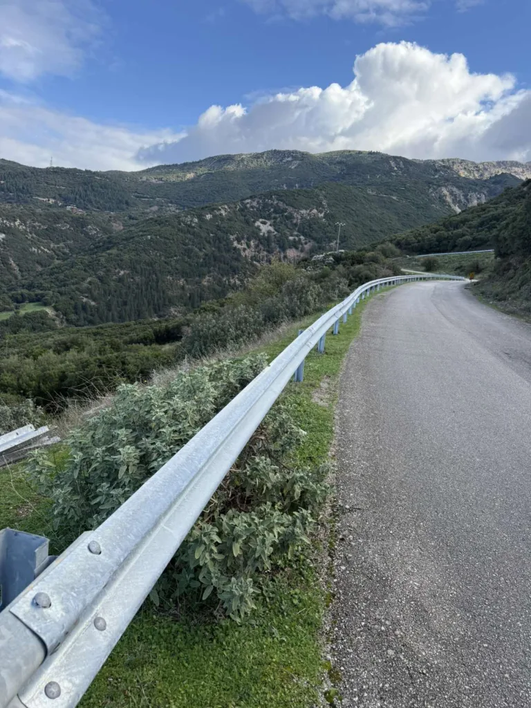 Πάτρα: Τοποθέτηση στηθαίων και κιγκλιδωμάτων από τον Δήμο, οι περιοχές ΦΩΤΟ Πάτρα: Τοποθέτηση στηθαίων και κιγκλιδωμάτων από τον Δήμο, οι περιοχές ΦΩΤΟ