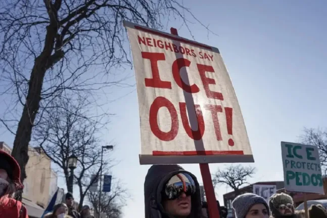 Διαδηλώσεις και πολιτική ένταση στο Sundance: Σταρ του Χόλιγουντ κατά της ICE μετά τους φονικούς πυροβολισμούς στη Μινεσότα