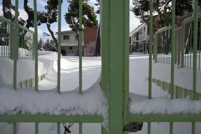 Καιρός: Σε ποιες περιοχές δεν θα λειτουργήσουν τα σχολεία και πού θα ανοίξουν αργότερα