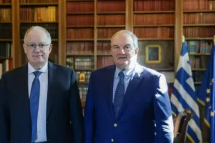 Συνάντηση Τασούλα – Καραμανλή στο Προεδρικό Μέγαρο με φόντο τις γεωπολιτικές εξελίξεις