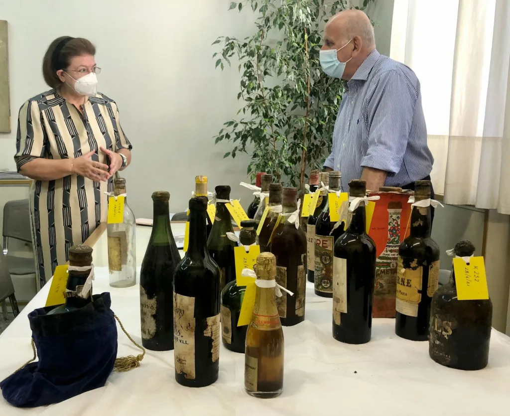 Από την κάβα του Τατοΐου στην Achaia Clauss: Οι φιάλες μάρτυρες πολύτιμης ιστορίας ΠΟΛΛΕΣ ΦΩΤΟΓΡΑΦΙΕΣ Από την κάβα του Τατοΐου στην Achaia Clauss: Οι φιάλες μάρτυρες πολύτιμης ιστορίας ΠΟΛΛΕΣ ΦΩΤΟΓΡΑΦΙΕΣ