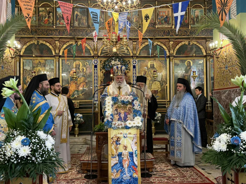 Αίγιο - Θεοφάνεια: 37 μικροί και μεγάλοι «βούτηξαν» για τον Σταυρό ΦΩΤΟ