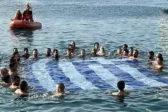 Τα Θεοφάνεια στην Πάτρα, 17χρονος «βουτηχτής» έπιασε τον Σταυρό ΦΩΤΟ