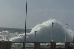 Αιγαίο: Προβλήματα στα ακτοπλοϊκά δρομολόγια λόγω κακοκαιρίας ΒΙΝΤΕΟ