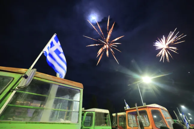 Αγρότες: Πρωτοχρονιά 2026 δίπλα στα τρακτέρ, η εικόνα στα μπλόκα ΦΩΤΟ