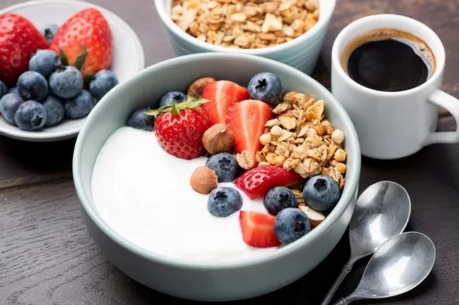 Το πρωινό που δίνει περισσότερη ενέργεια από τον καφέ μετά τα 40