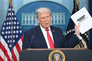 Ντρόναλντ Τραμπ: Θα μάθετε πόσο μακριά θα το πάω με τη Γροιλανδία