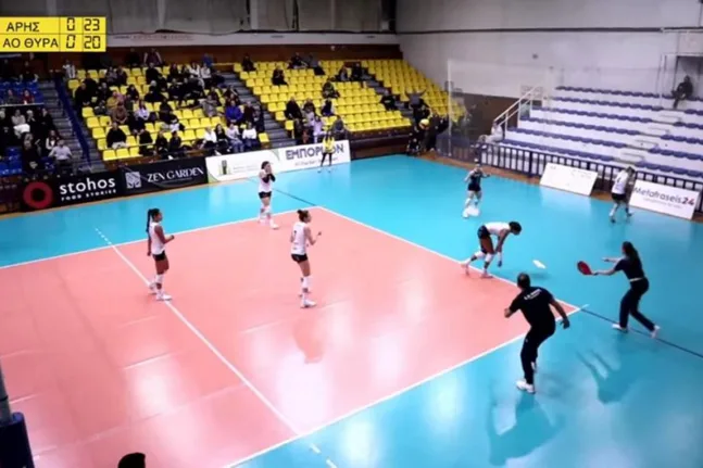 Έπεσαν κομμάτια από το ταβάνι πάνω σε αθλήτρια ΒΙΝΤΕΟ