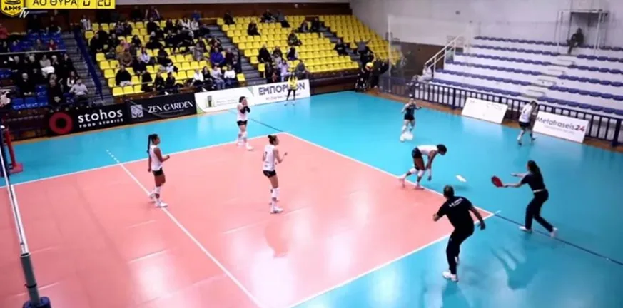 Έπεσαν κομμάτια από το ταβάνι πάνω σε αθλήτρια ΒΙΝΤΕΟ