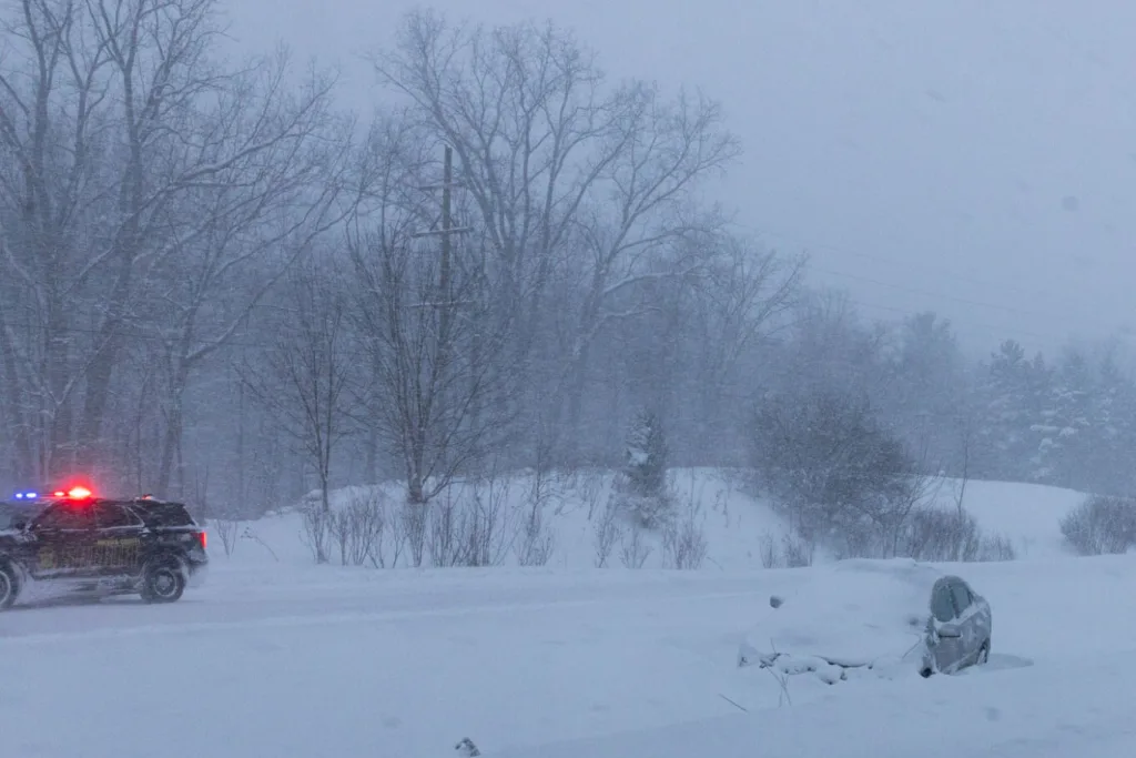 Ακραίο ψύχος «παραλύει» τις ΗΠΑ: Ιστορική χειμερινή κακοκαιρία πλήττει 40 πολιτείες – Μακαρόνια παγώνουν στον αέρα στη Μινεάπολη