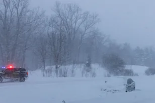 Στο έλεος ιστορικής χιονοθύελλας οι ΗΠΑ – Πάνω από 4.000 ακυρώσεις πτήσεων και εκτεταμένα μπλακ άουτ