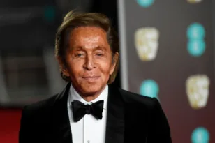 Πέθανε ο εμβληματικός σχεδιαστής μόδας Βαλεντίνο