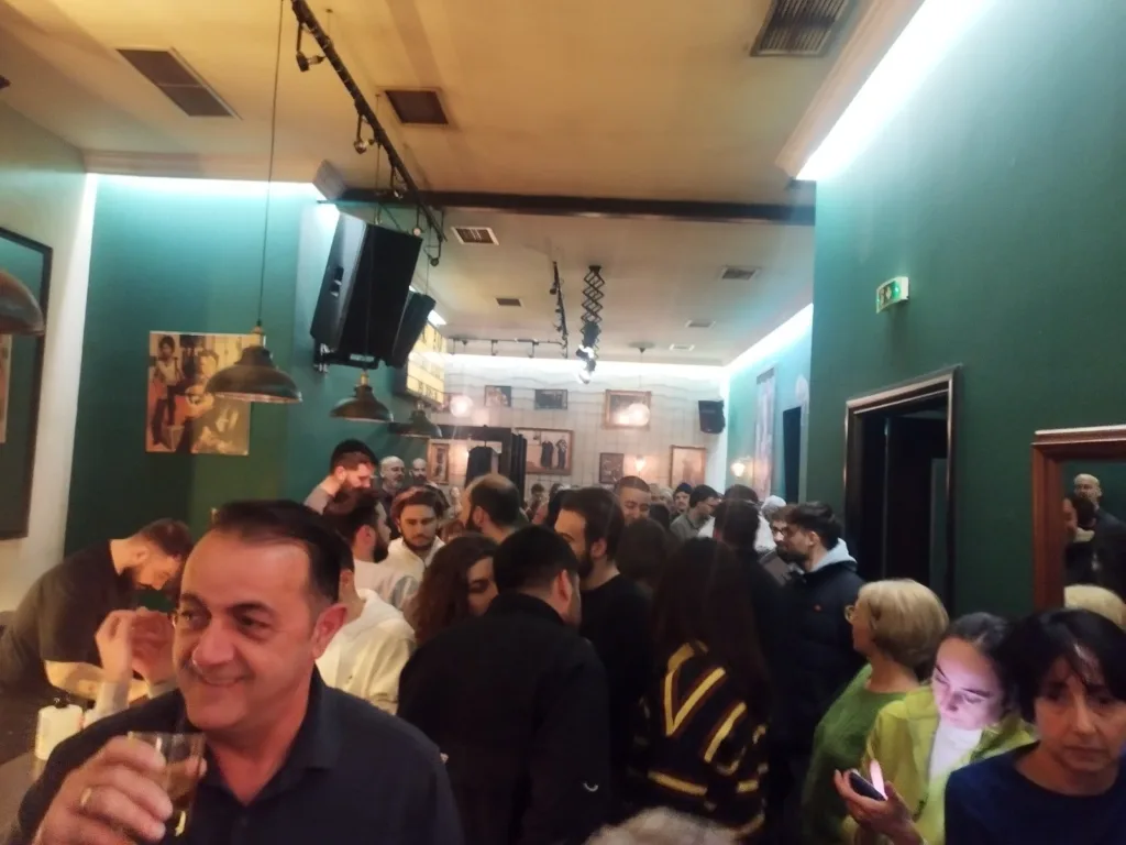 Πάτρα: «Υπάρχει μέλλον για εμάς στην Ελλάδα;» - Αγωνιώδη ερωτήματα νέων στον Γιάνη Βαρουφάκη