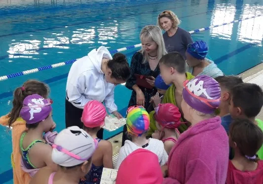 Επίσκεψη Νόρας Δράκου στα παιδιά των δημοτικών σχολείων