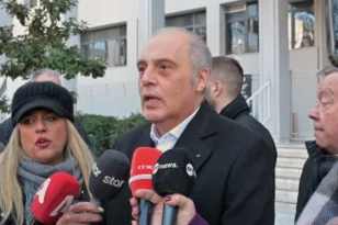 Βελόπουλος από τα δικαστήρια Λάρισας: «Η Ελληνική Λύση θα είναι δίπλα στους συγγενείς μέχρι τέλους»