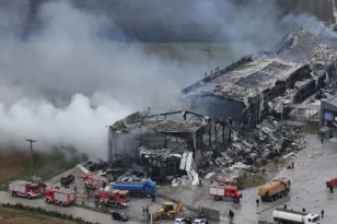 «Βιολάντα»: Συνελήφθη ο ιδιοκτήτης του εργοστασίου και δύο στελέχη μετά την τραγωδία στα Τρίκαλα