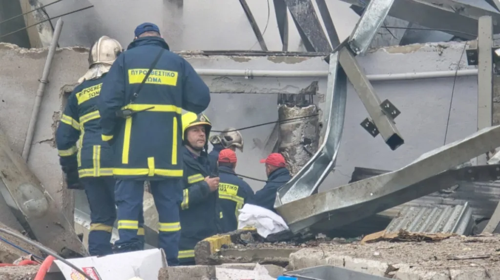 Τραγωδία στα Τρίκαλα: Τέσσερις γυναίκες νεκρές από τη φωτιά στο εργοστάσιο της Βιολάντα, μία αγνοούμενη ΝΕΟΤΕΡΑ Τραγωδία στα Τρίκαλα: Τέσσερις γυναίκες νεκρές από τη φωτιά στο εργοστάσιο της Βιολάντα, μία αγνοούμενη ΝΕΟΤΕΡΑ