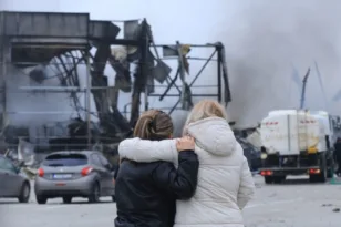 Τραγωδία στο εργοστάσιο «Βιολάντα»: Τέσσερις εργαζόμενες νεκρές, αγνοείται μία – Για ταυτοποίηση καλούνται οι συγγενείς, διερευνούνται τα αίτια