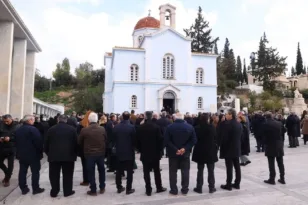 Στο Πρώτο Νεκροταφείο η κηδεία του Νικολάου Στασινόπουλου – Το «παρών» από τον Κυριάκο Μητσοτάκη