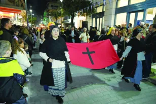 Η Βοστίτσα τιμά το παρελθόν της: «Στον αέρα» η σημερινή παρέλαση λόγω καιρού