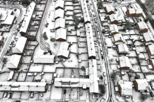 Σφοδρή χιονόπτωση στη Βρετανία κλείνουν σχολεία, δρόμους, ακυρώσεις πτήσεων ΦΩΤΟ