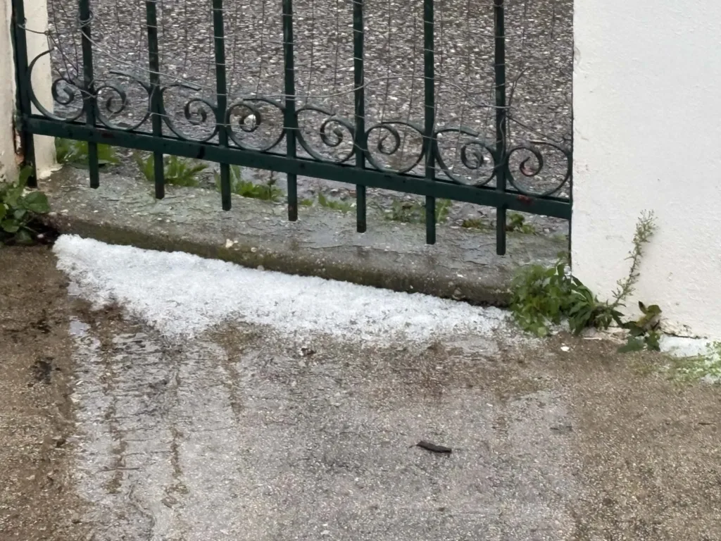 Πάτρα: «Παγωμένοι» δρόμοι από την έντονη χαλαζόπτωση ΦΩΤΟ - ΒΙΝΤΕΟ Πάτρα: «Παγωμένοι» δρόμοι από την έντονη χαλαζόπτωση ΦΩΤΟ - ΒΙΝΤΕΟ