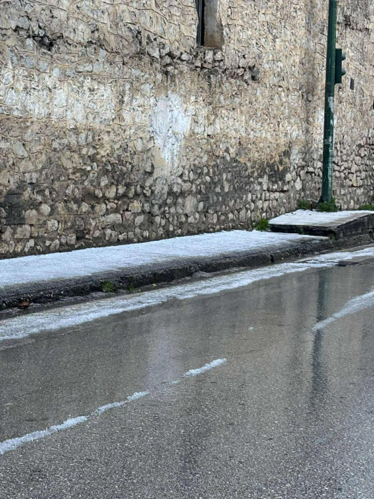 Πάτρα: «Παγωμένοι» δρόμοι από την έντονη χαλαζόπτωση ΦΩΤΟ - ΒΙΝΤΕΟ Πάτρα: «Παγωμένοι» δρόμοι από την έντονη χαλαζόπτωση ΦΩΤΟ - ΒΙΝΤΕΟ