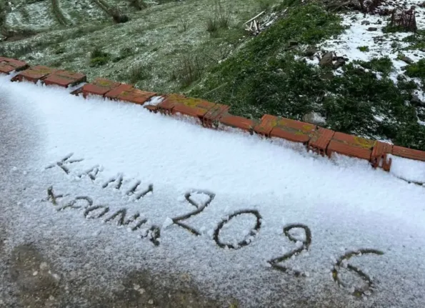 «Λευκή» Πρωτοχρονιά 2026: ο χιόνι «άγγιξε» την ακτή στη Λήμνο, 40 πόντοι στα ορεινά της Εύβοιας, πότε αναμένεται βελτίωση