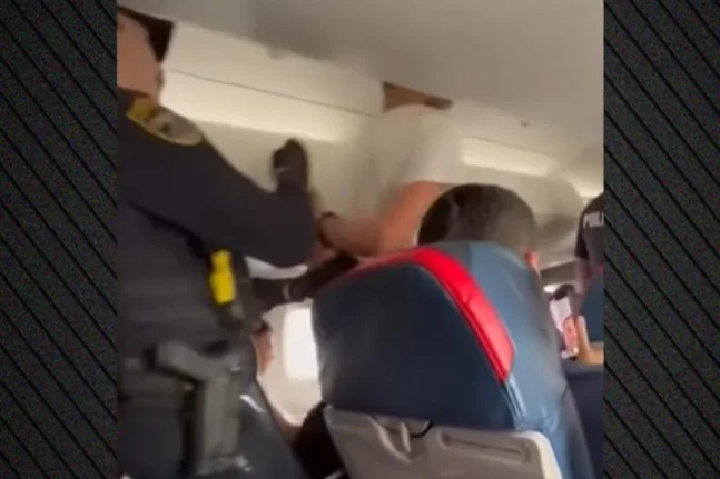 Επιβάτης επιχείρησε να ανοίξει την έξοδο κινδύνου αεροσκάφους της Delta εν πτήσει, «έφαγε» 18 μήνες φυλακή!