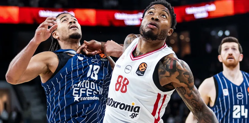 Ιπτάμενος στο α' μέρος, έκανε τη δουλειά στην επανάληψη ο Ολυμπιακός