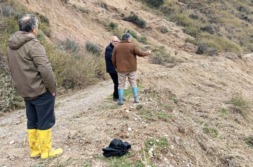 Σε κατάσταση συναγερμού ο Δήμος Ήλιδας για τις εκτεταμένες κατολισθήσεις στην Πηνεία Σε κατάσταση συναγερμού ο Δήμος Ήλιδας για τις εκτεταμένες κατολισθήσεις στην Πηνεία