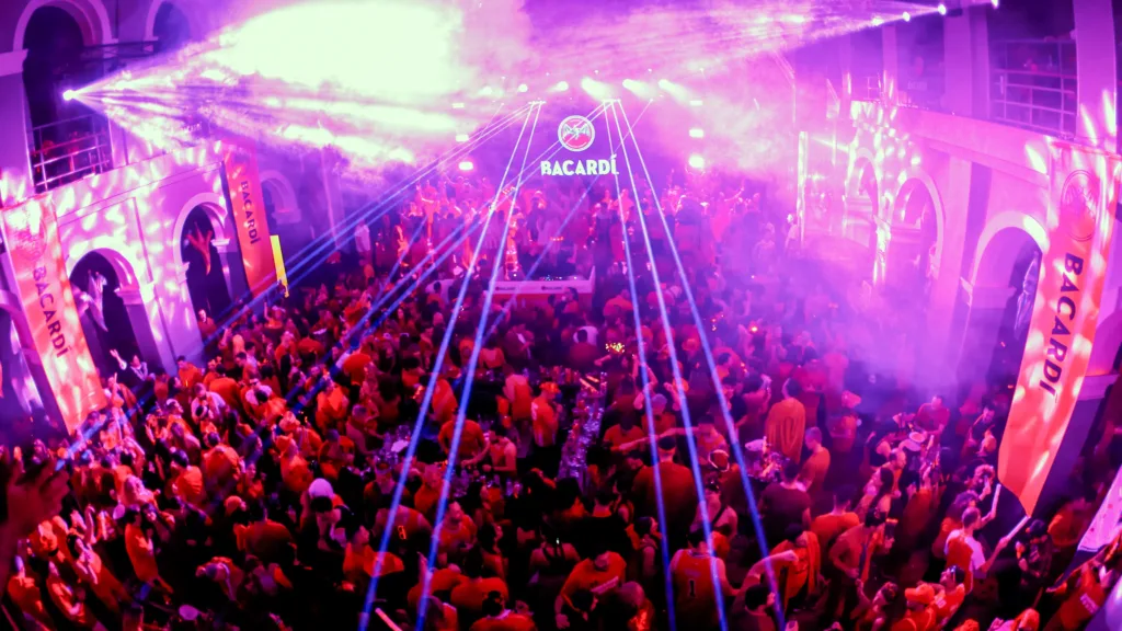 Το BACARDI Δίνει τον Ρυθμό στο Πατρινό Καρναβάλι Το BACARDI Δίνει τον Ρυθμό στο Πατρινό Καρναβάλι