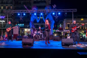 «In the heat of … Carnival»: Τρία δυναμικά πατρινά συγκροτήματα ξεσήκωσαν το κοινό το βράδυ του Σαββάτου ΦΩΤΟ