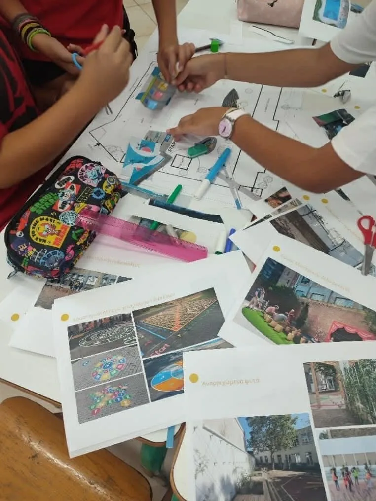 Ο Δήμος Αιγιαλείας αναβαθμίζει τις σχολικές αυλές με τη συμμετοχή των παιδιών!