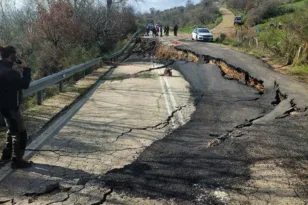 Βούλιαξε από καθίζηση η Πατρών-Τρίπολη στο ύψος της Δίβρης, ΦΩΤΟ