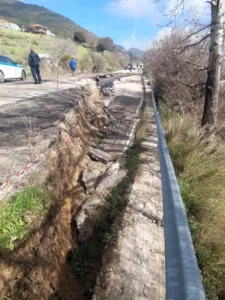 «Βούλιαξε» από καθίζηση η Πατρών-Τρίπολη στο ύψος της Δίβρης, ΦΩΤΟ